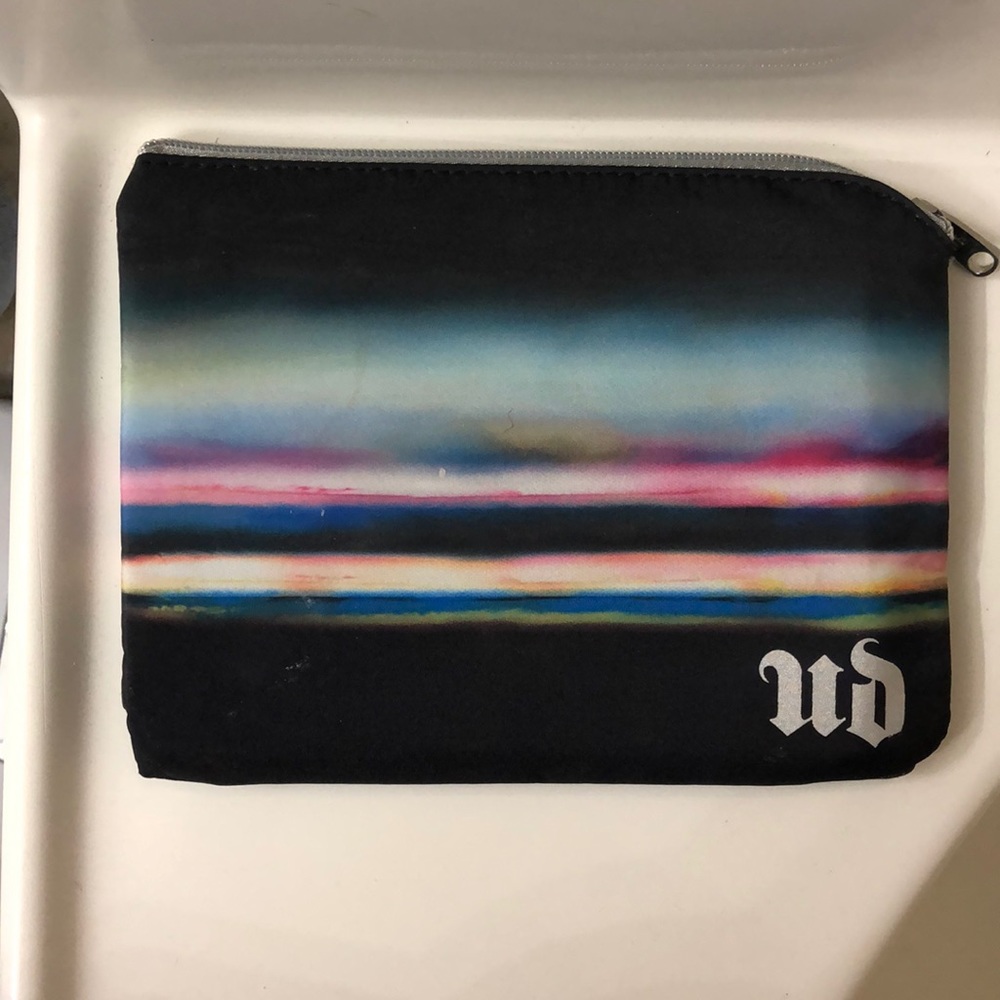 Urban Decay Vice 3 Eye Shadow Palette & Zip Pouch